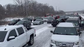 Multiple vehicle crash closes I-696 near Orchard in Oakland County