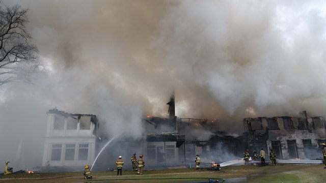 Fire tears through clubhouse at Oakland Hills