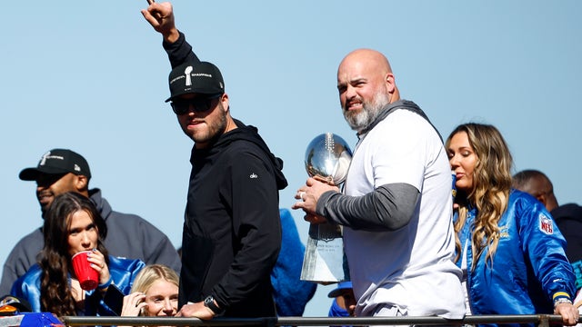 Rams fans cheer Super Bowl champs at LA victory parade