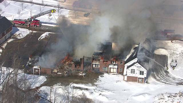 Firefighters respond to large apartment fire in Commerce Twp