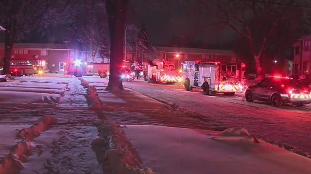 Woman injured after jumping from window to flee Detroit apartment fire