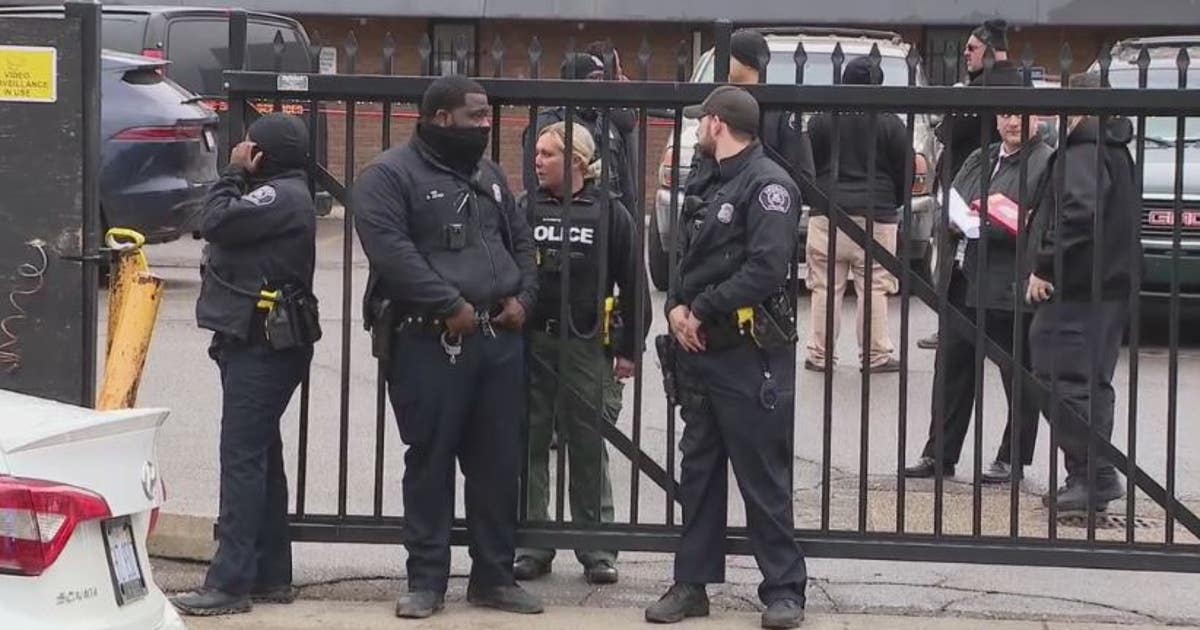 1 dead after unknown man shoots 2 security guards at Detroit mental ...