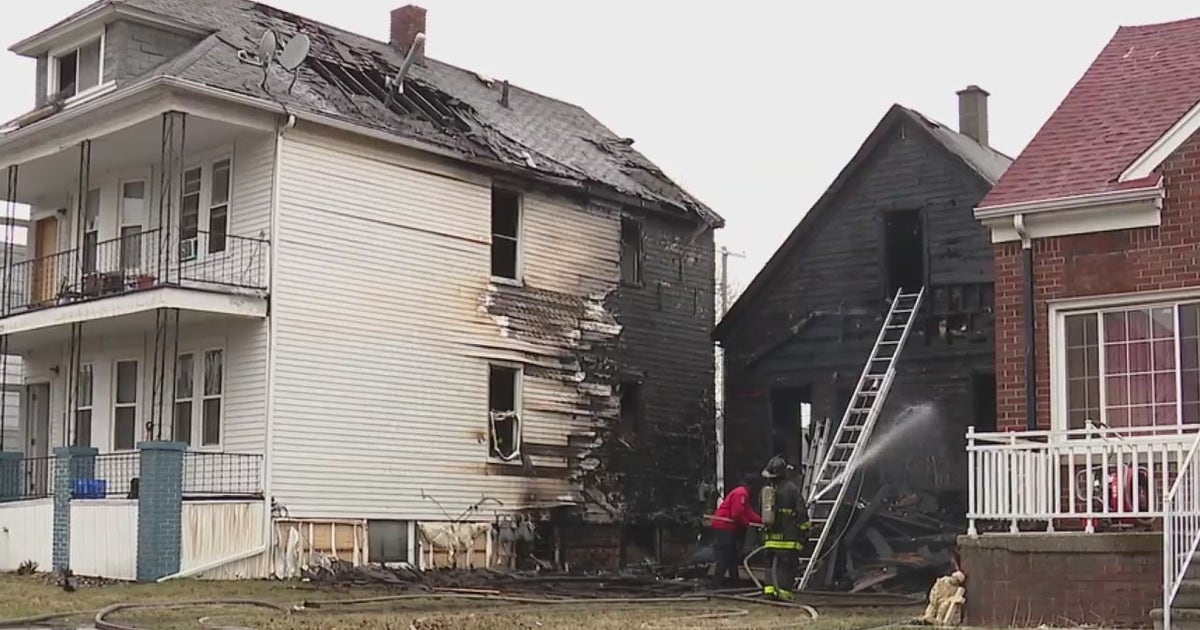 1 Hamtramck house destroyed, 2 others damaged after wind spreads fire | FOX 2 Detroit