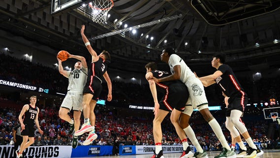 Michigan State survives, edges Davidson 74-73 in round one