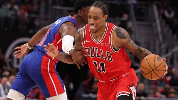DeRozan has big 4th quarter, helps Bulls snap losing streak