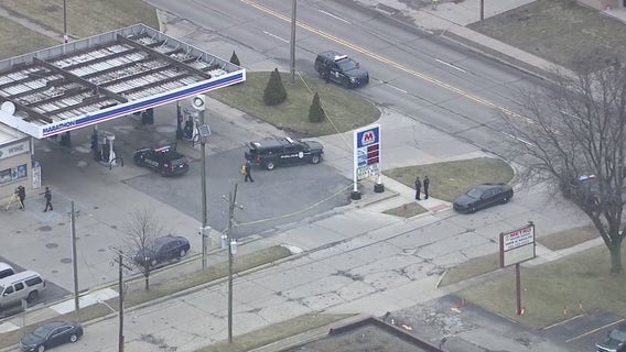 Man dead after shooting in Warren Marathon gas station parking lot