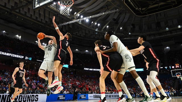 Michigan State survives, edges Davidson 74-73 in round one