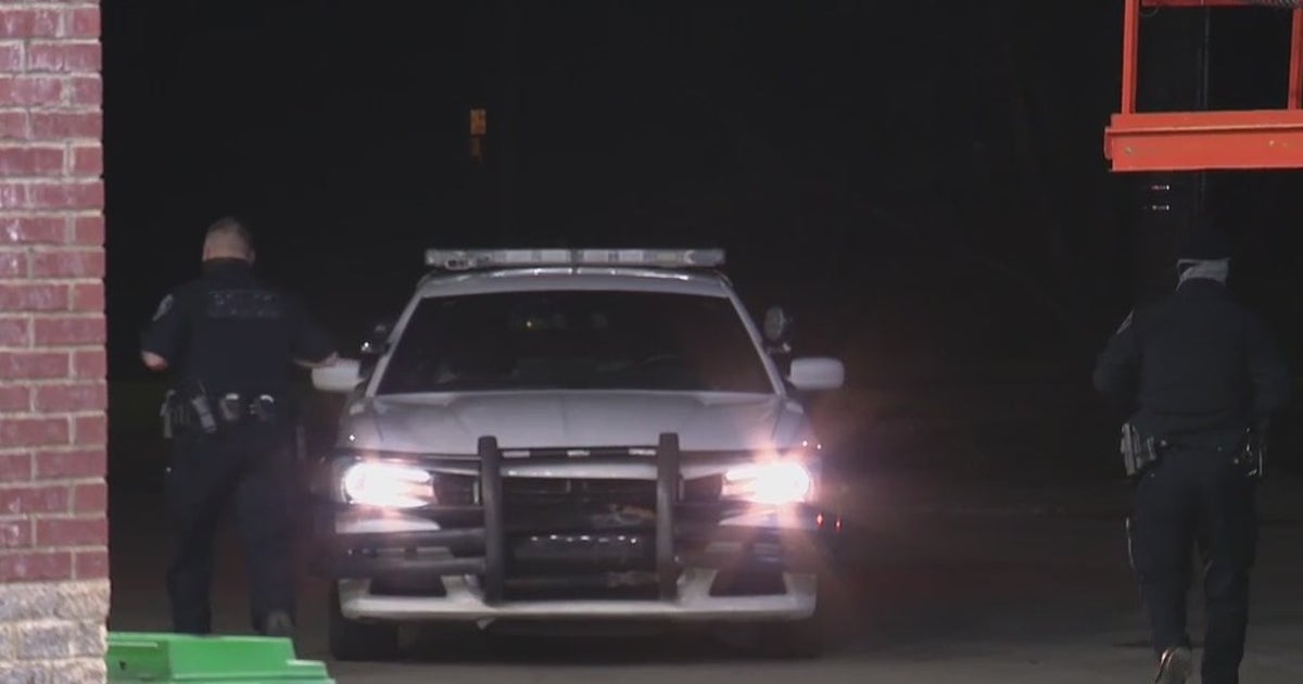 1 arrested, 2 detained after Detroit police shoot suspect who drove ...