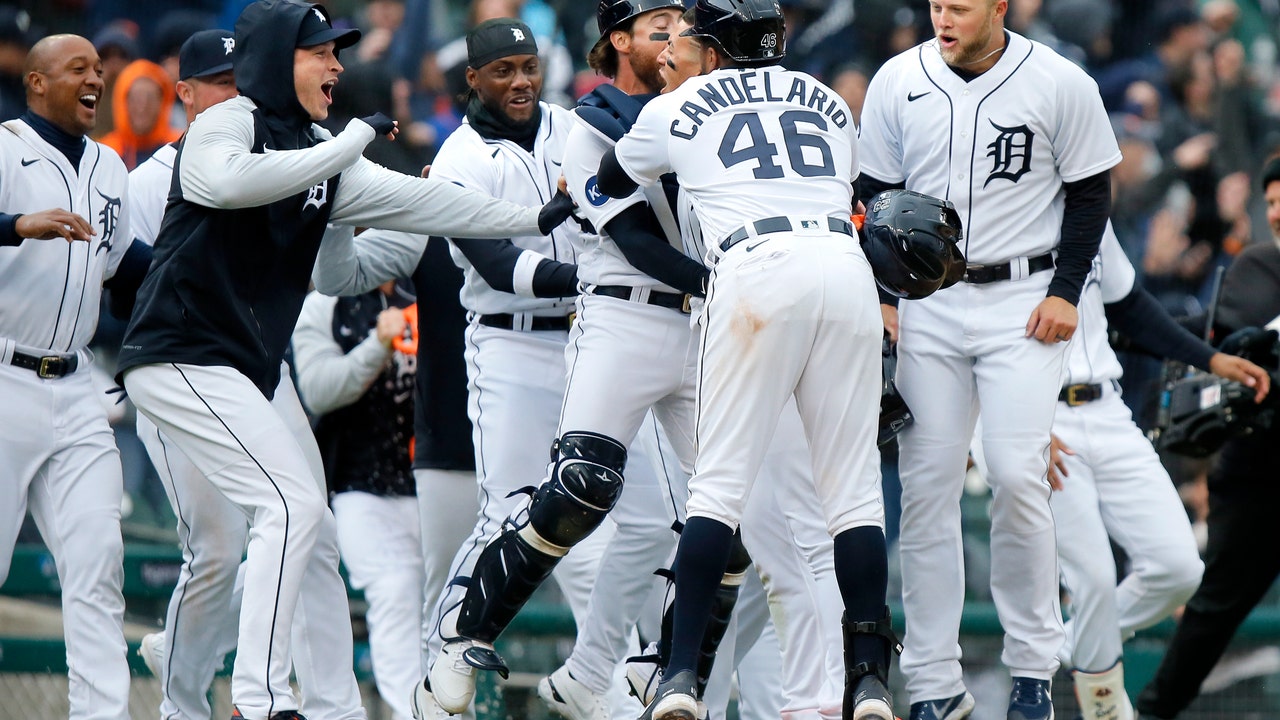 Báez single, game-ending review lifts Tigers over White Sox