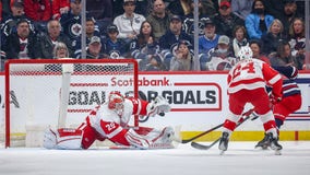 Gagner scores 2 to top 500 points, Red Wings beat Jets 3-1