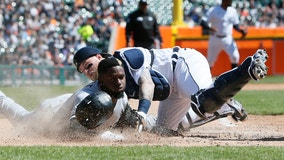 Back from suspension, Anderson helps White Sox rout Tigers