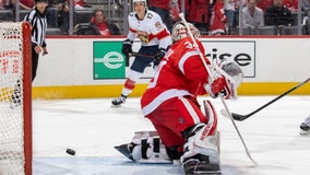 Panthers' win streak reaches 10 games with 6-1 rout of Wings