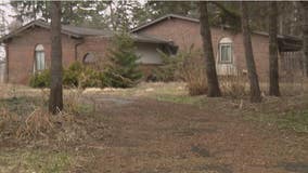 Oakland County man was dead for a month; roommate lived with body in bathroom