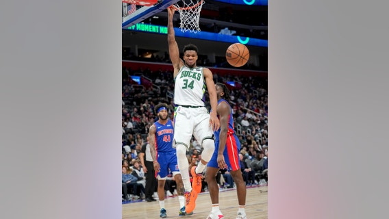 Giannis Antetokounmpo has 30 points, Bucks rout Pistons