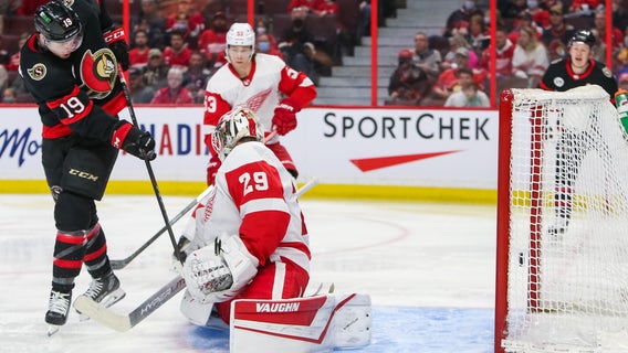 Norris' 1st hat trick lifts Senators over Red Wings 5-2