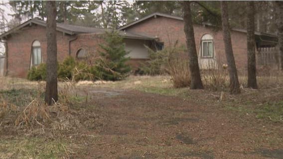 Oakland County man was dead for a month; roommate lived with body in bathroom