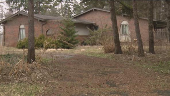 Oakland County man was dead for a month; roommate lived with body in bathroom