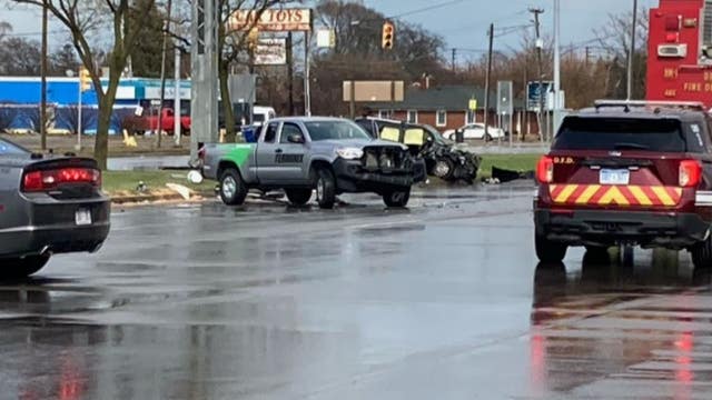 Multi-vehicle accident injures 3 people at 8 Mile and Hayes
