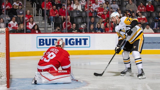 Malkin scores twice as Penguins beat Red Wings 7-2