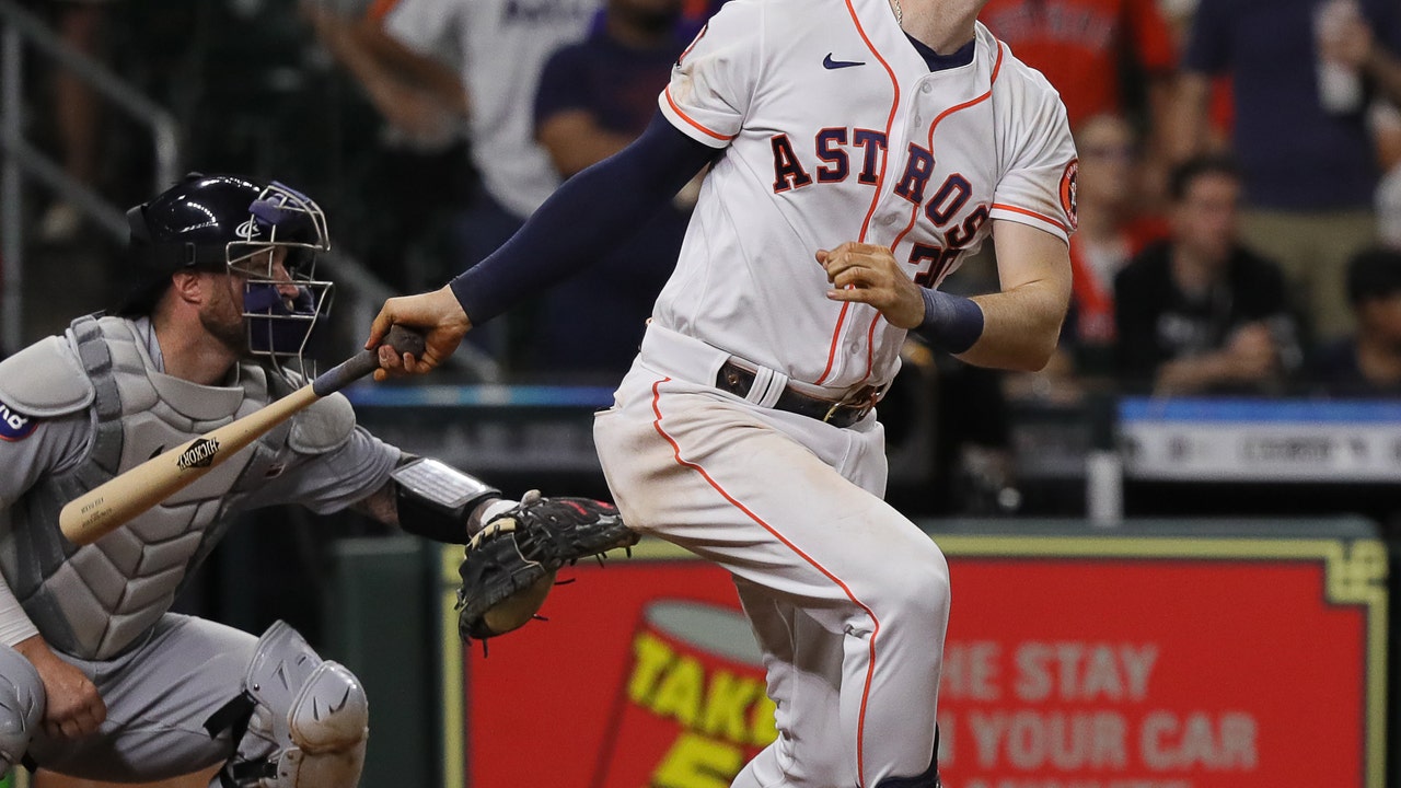 Astros' Dusty Baker would 'rather not' play Kyle Tucker in center field