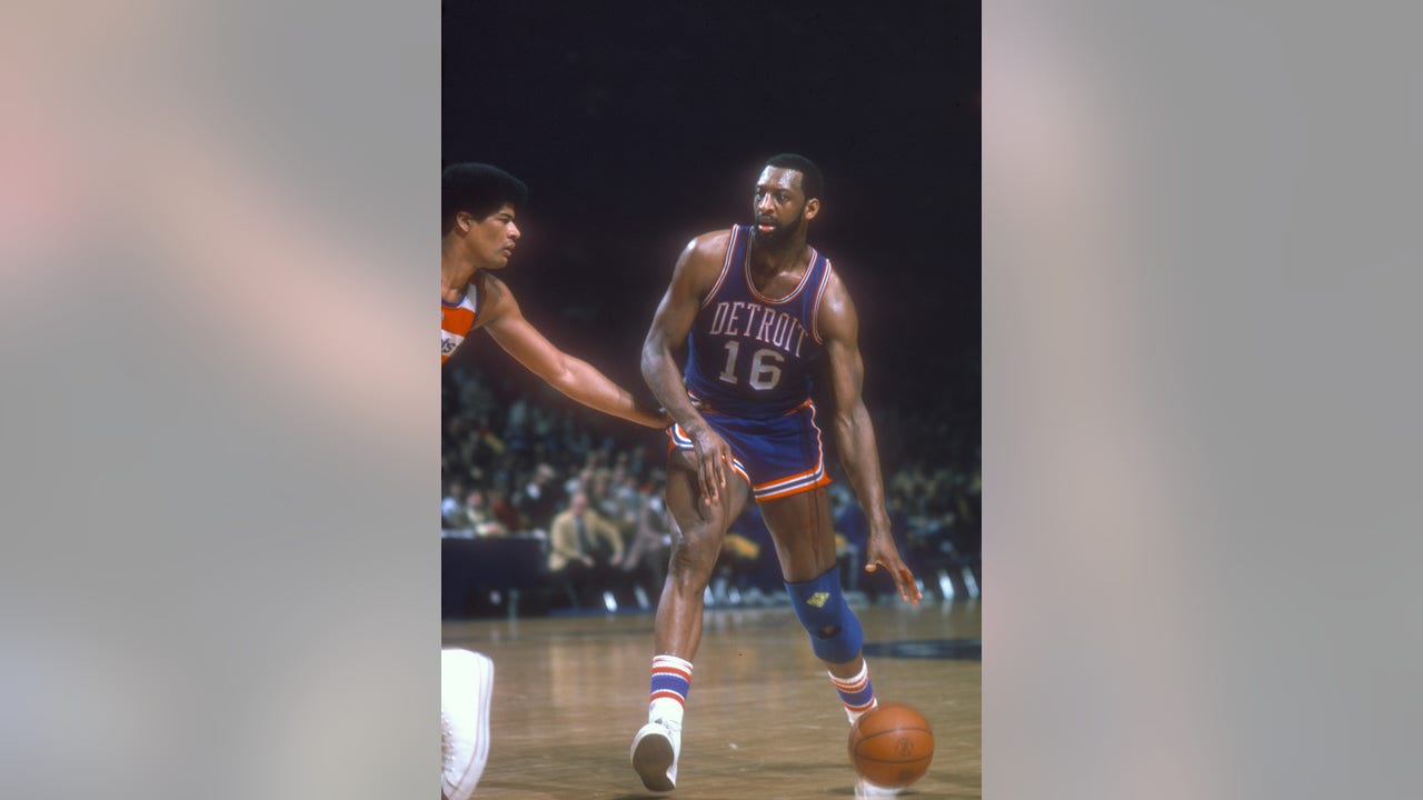 Bob Lanier, Basketball Hall of Fame center and former No. 1 overall pick,  dies at 73 