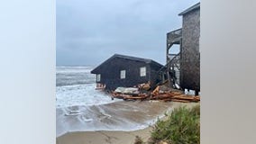 North Carolina beach houses collapse into ocean amid coastal flooding
