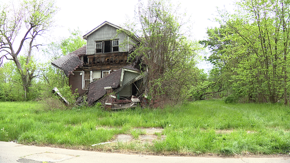 Woman's body found in the trunk of a burning car on Detroit's east side