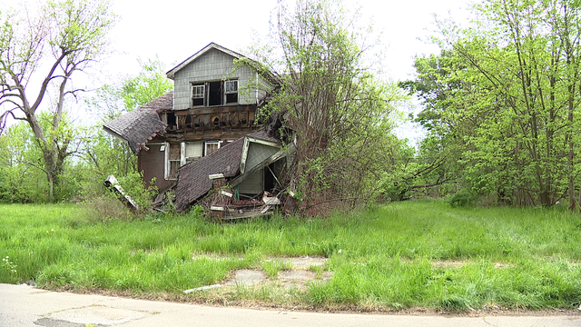 Woman's body found in the trunk of a burning car on Detroit's east side