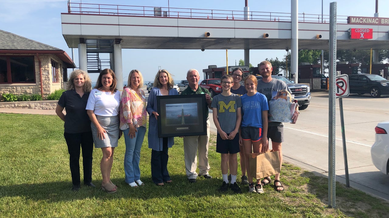 Tawas family drives 200 millionth vehicle over Mackinac Bridge - Vimarsana News