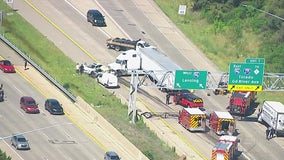Two dead in 696 crash in Farmington Hills, interstate closed Thursday