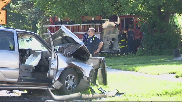 6 injured after Detroit fire rig collides with SUV while responding to call