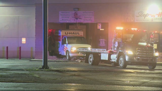 Suspects attempt U-Haul snatch and grab at west Detroit vape shop