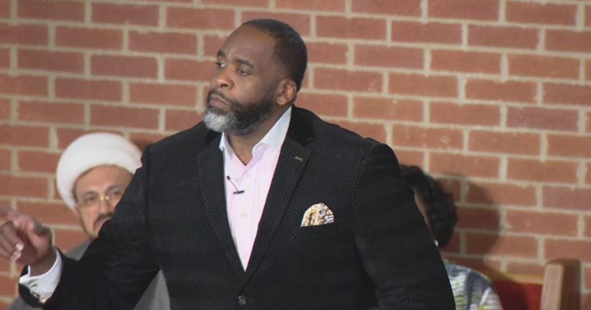 Ex-Detroit Mayor Kwame Kilpatrick makes deal to pay over $800K in restitution, court documents say