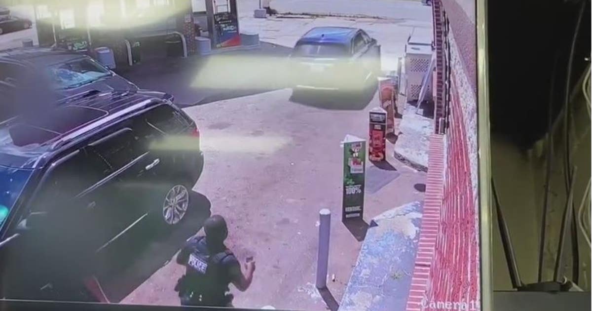 Stolen car driver tries to run down Detroit police officer | FOX 2 Detroit