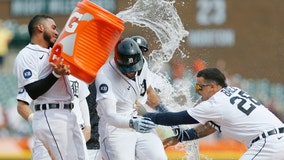 Reyes' 2-out, 2-run double in 9th rallies Tigers over Padres