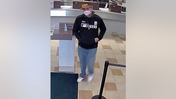 Dearborn Heights police seek bank robber last seen running across Telegraph