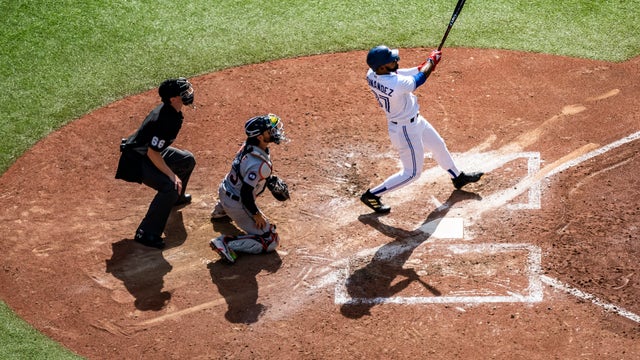 Hernández hits go-ahead 3-run HR, Blue Jays beat Tigers 5-3