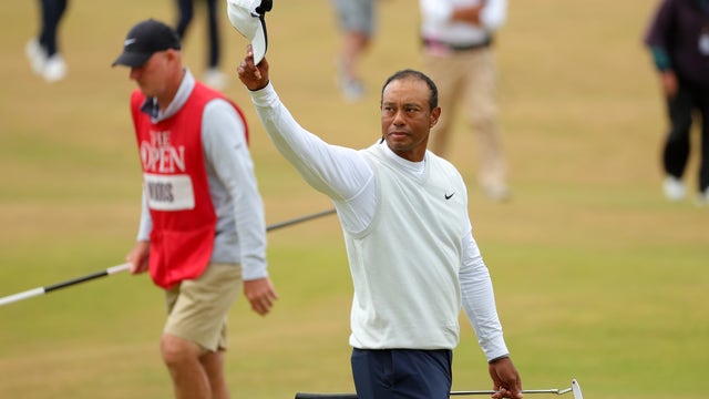 Tiger Woods gets emotional sendoff from St. Andrews