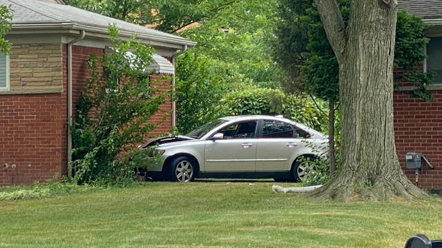 Landscaper hospitalized after being hit and pinned against house by angry driver in Southfield, police say