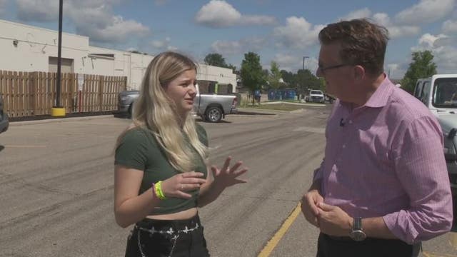 Teen waitress performs CPR on customer during medical emergency