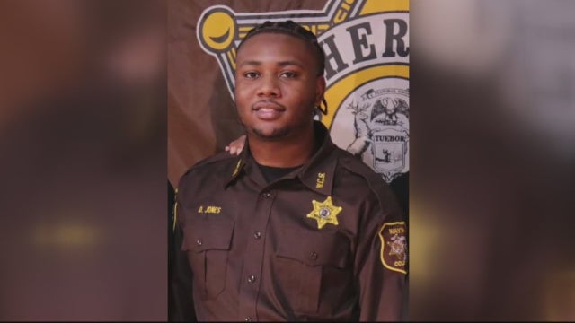 Prosecutor: Murdered Wayne County deputy was texting suspects before death