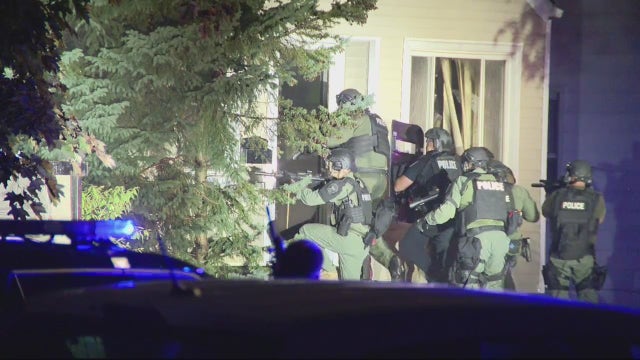 2 dead after chaotic 7-hour police standoff with barricaded gunman in Harper Woods