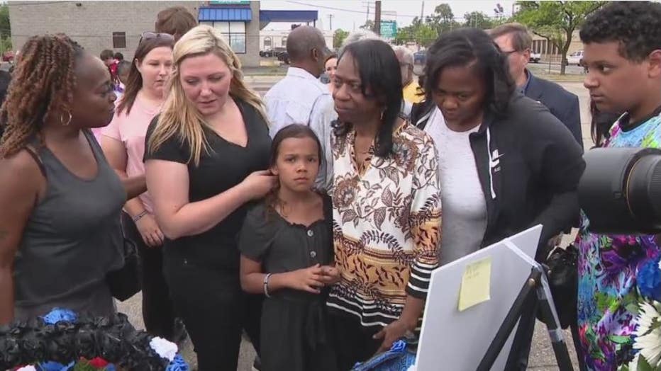 Officer Loren Courts' wife second from left with daughter Devyn. His son Darian is far right.