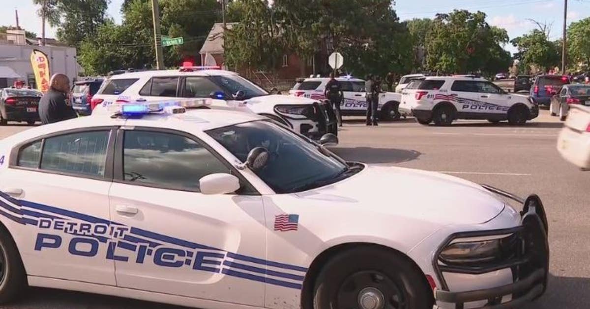 Detroit police officer shot at by carjacking suspects; 2 in custody 1 ...