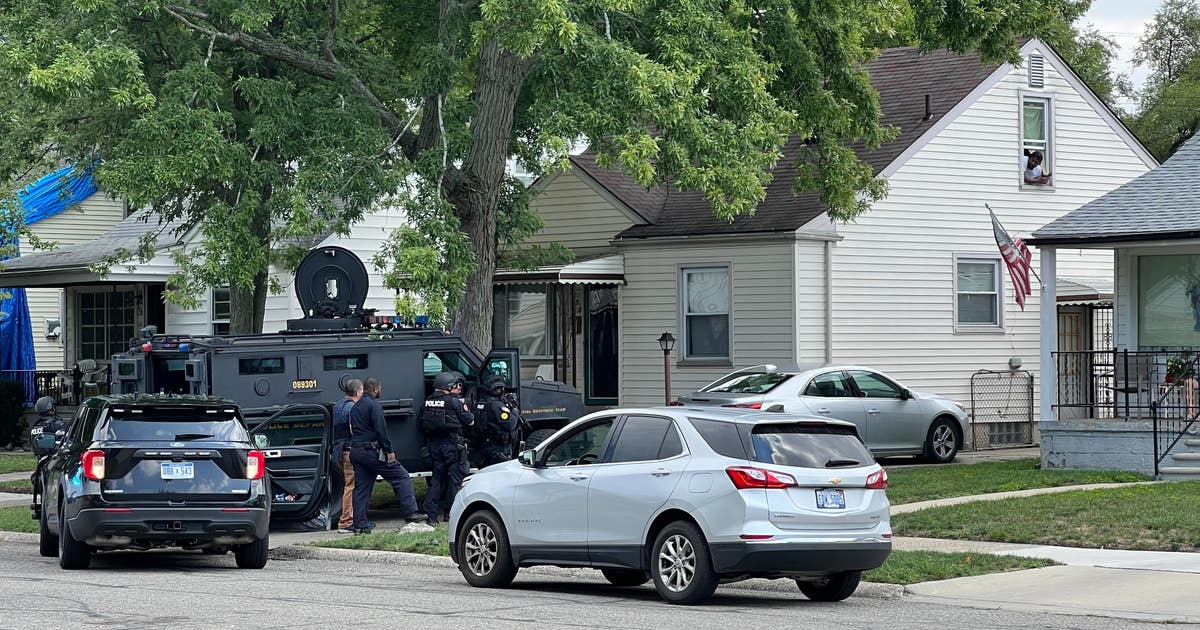 Man wanted for Detroit murder over BBQ chicken in custody, young child ...