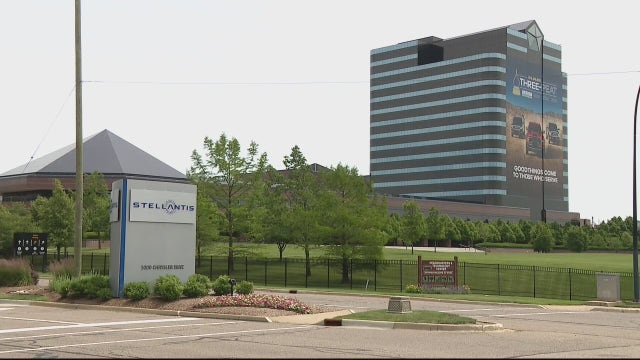 'Big Three' automakers react to California's gas car sales ban