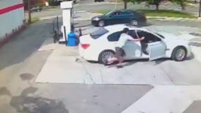 Video shows victim carjacked while trying to sell car at Taylor gas station