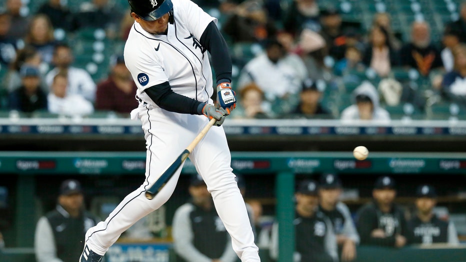 Cabrera's homer gives Tigers 2-1 victory over White Sox