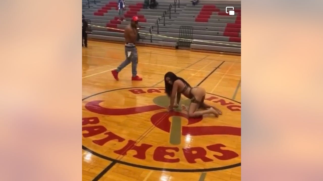 Stripper brought into event at Macomb County high school by group led by ex-NFL star - Vimarsana News