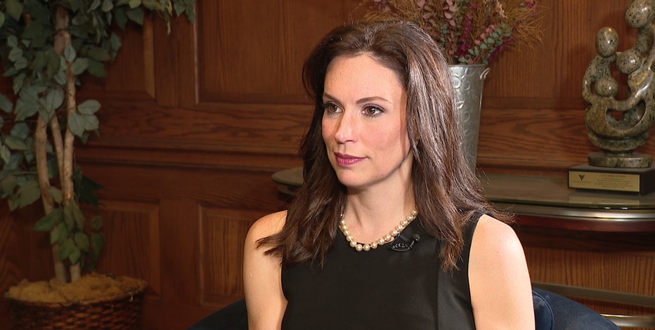 Dixon closes in on Whitmer, ramping up campaign events and political ads